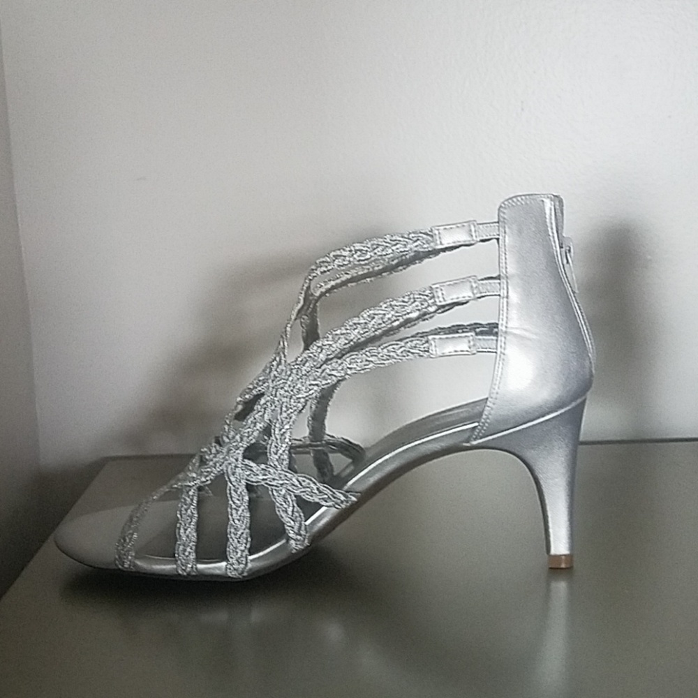 Shoes - Picture 2 of 4